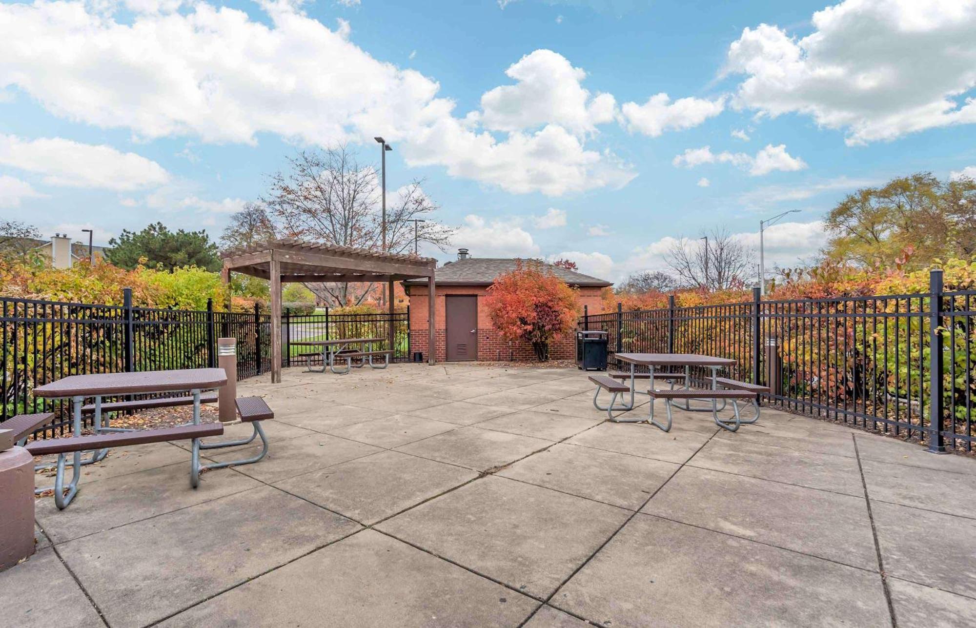 伊克斯坦德公寓式酒店 - 美国 - 芝加哥 - 伦巴第 - 约克镇中心 隆巴德 外观 照片